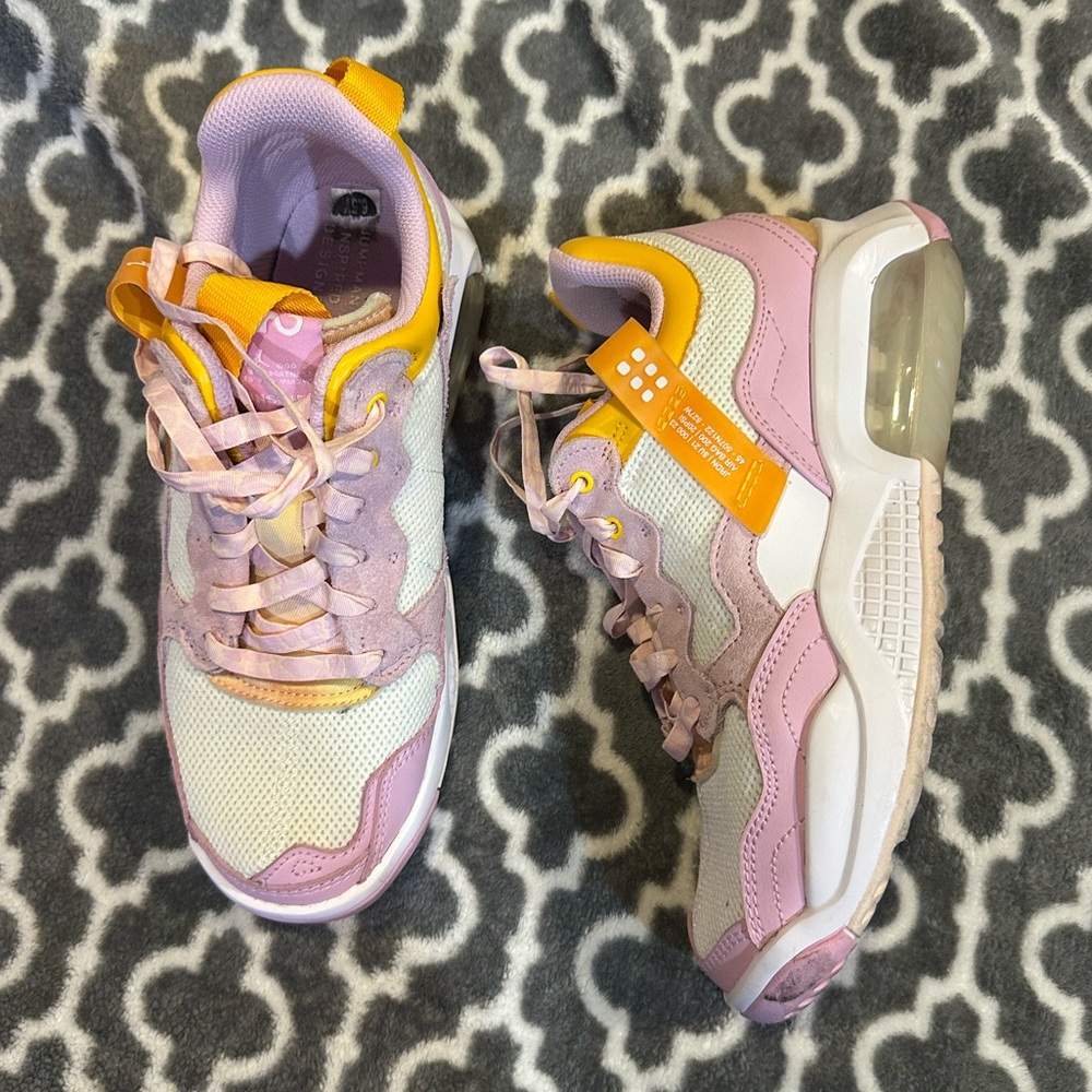 Air Jordan MA2 White Light Artic Pink Yellow Gold Sneakers 6.5 Youth, 8 women’s